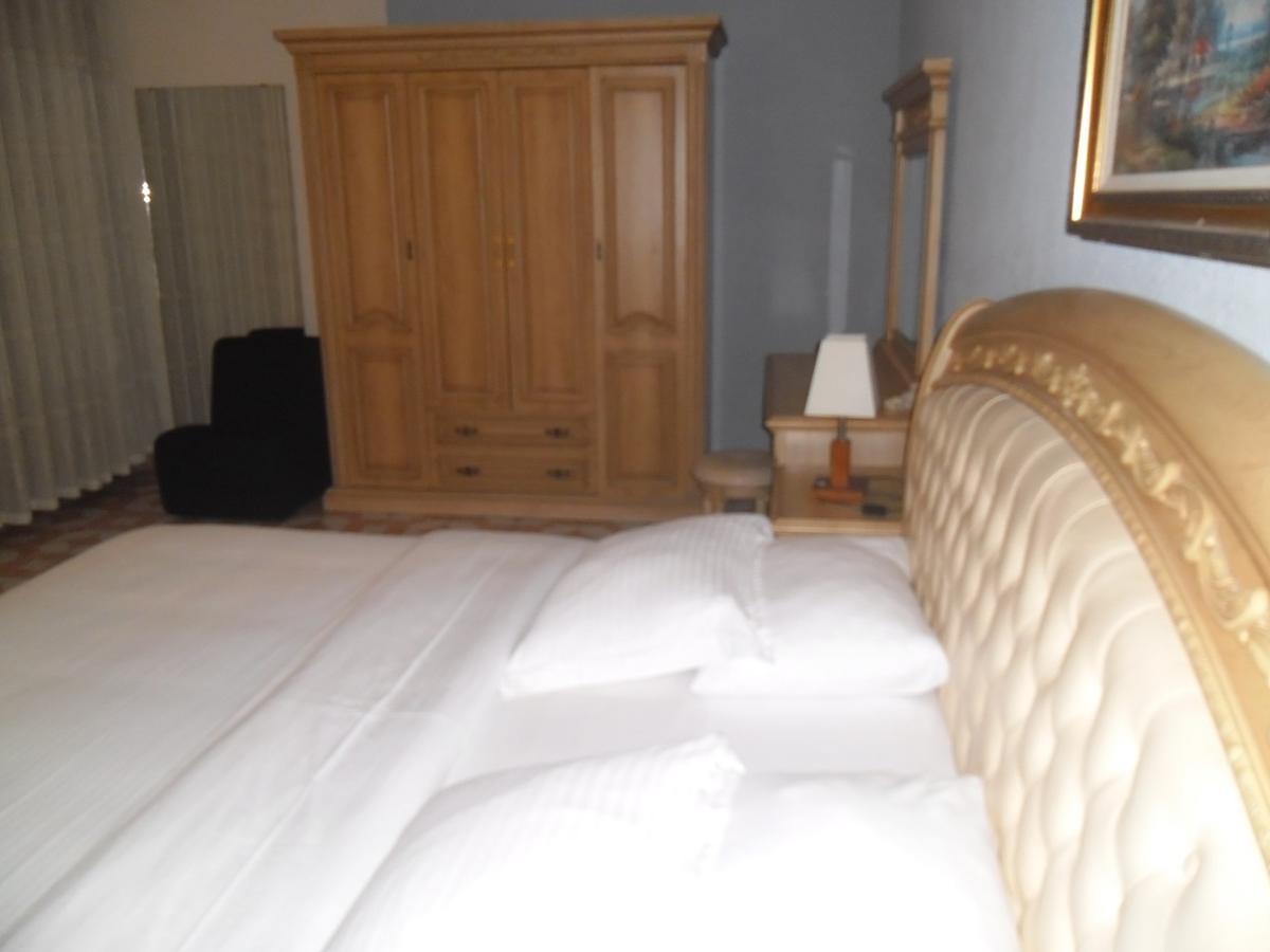 Hotel Vivi Palace Matadi Ngoại thất bức ảnh