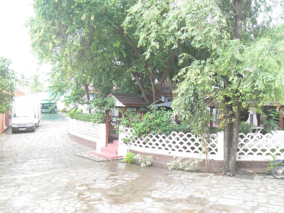 Hotel Vivi Palace Matadi Ngoại thất bức ảnh