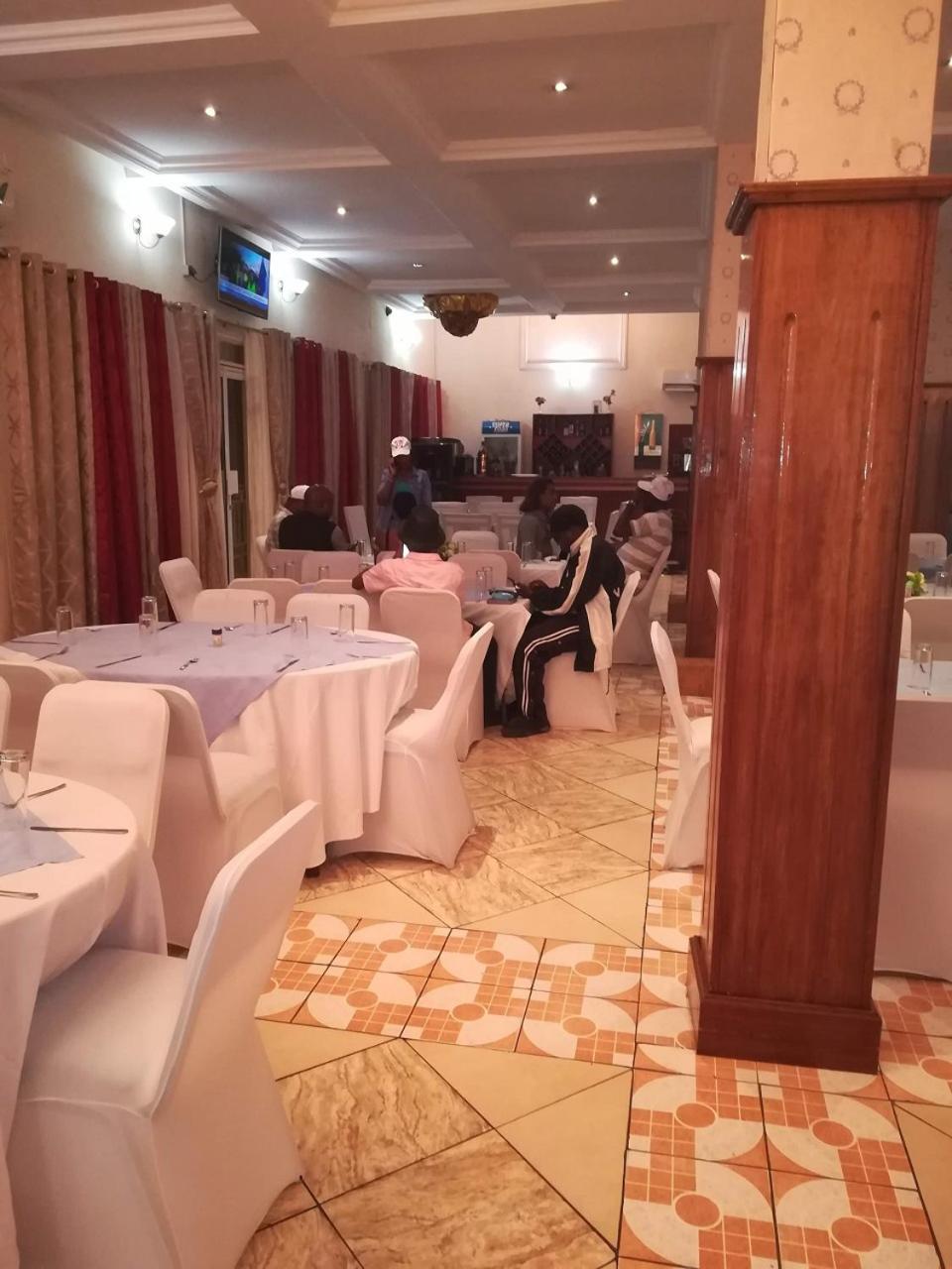 Hotel Vivi Palace Matadi Ngoại thất bức ảnh