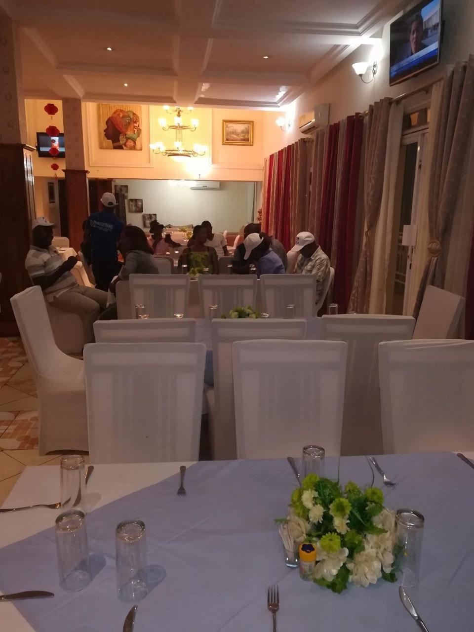 Hotel Vivi Palace Matadi Ngoại thất bức ảnh